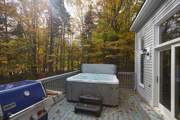 Luxury with Hot Tub, Billiards & Arcades! A/C