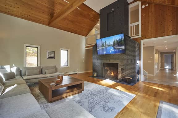 Luxury with Hot Tub, Billiards & Arcades! A/C